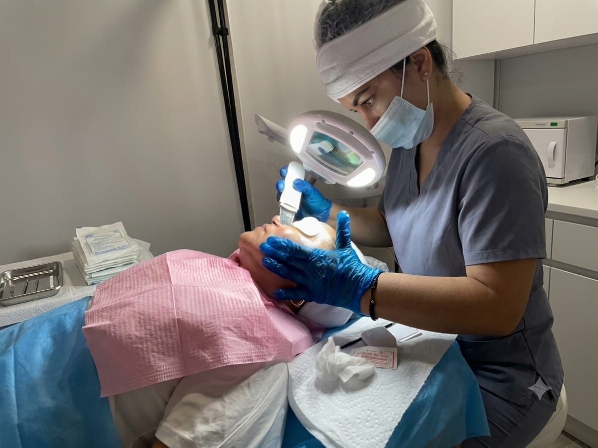 Sesión de limpieza facial profunda en Zen Skin Studio